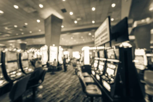 复古色调典型的赌博抽象背景 模糊老虎机 主题游戏 轮盘赌老虎机 777 武装土匪与球员在俄克拉荷马赌场 五颜六色的照明灯 — 图库照片