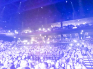 Hareket insanların Asya canlı müzik gösterisi performansını Amerikan casino tiyatro, büyük grup bulanık. Ellerini sallayarak dinleyicilerin ışıklı mobil flaş ışıkları