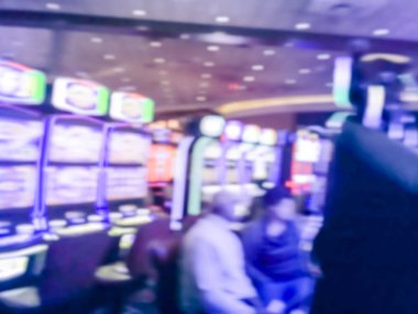 Slot makinesidir Casino Amerika oyuncularla tipik sahne. Arka plan kumar defocused
