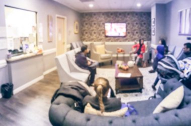 Kadın hastalıkları kadın hastalıkları bebek arabası ile bekleyen bulanık hareket hastalarım. Defocused Tıp Merkezi Hastanesi ofis, Aile Hekimliği birinci basamak sağlık kliniği Tv ve Amerika'da kanepe