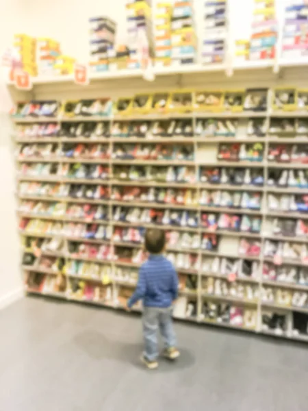 Motion Borrosa Niño Asiático Mirando Selección Bebé Tienda Zapatos Texas — Foto de Stock