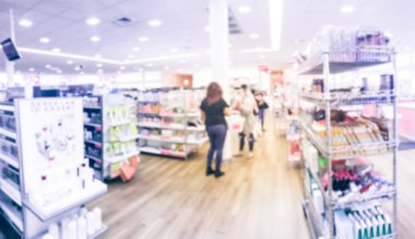 Texas, Usa güzellik mağazalarında alışveriş bulanık hareket müşteri. Çeşitli prestij ve kitle kozmetik, makyaj, parfüm, Cilt Bakımı, banyo ve vücut, saç bakım araçları ve salon, çivi, araçları ve fırçalar