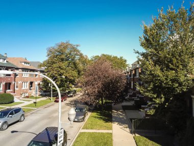 Üst Downtow batısında müstakil garaj ile Chicago townhouses görüntülemek