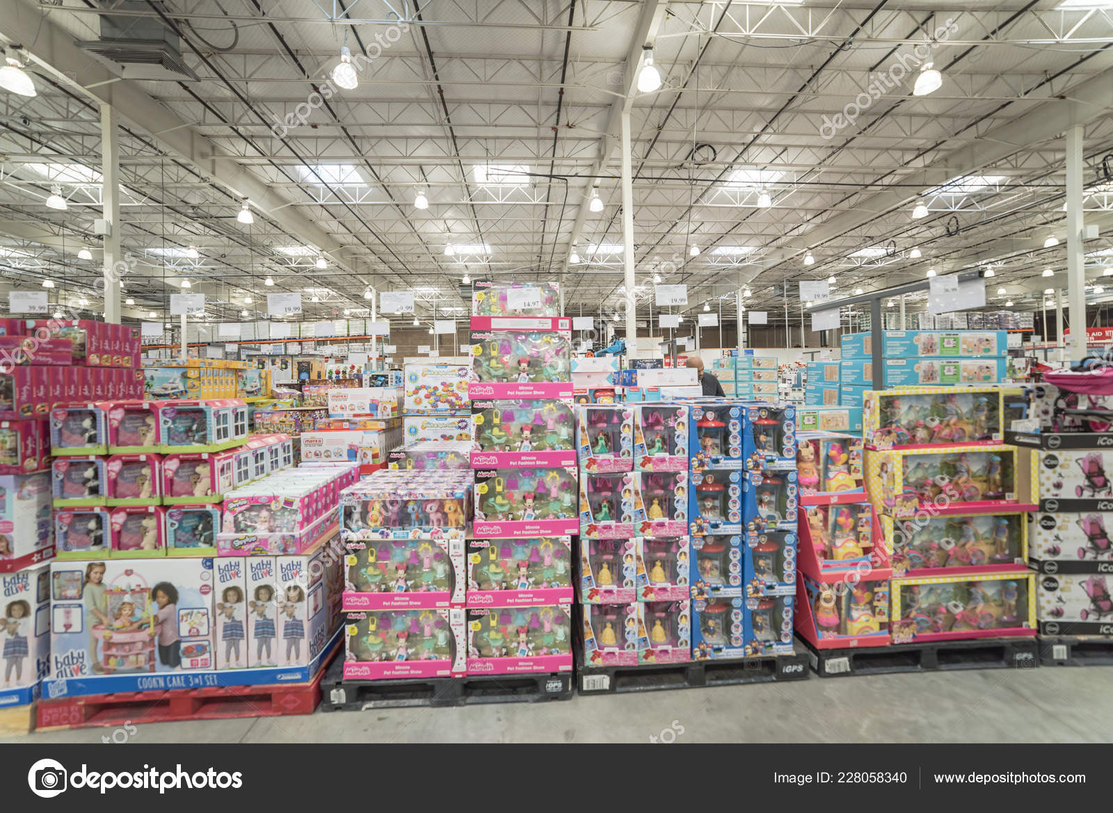 Lewisville Nov 2018 Wide Selection Girls Toy Price Display Costco – Stock Editorial Photo © trongnguyen #228058340
