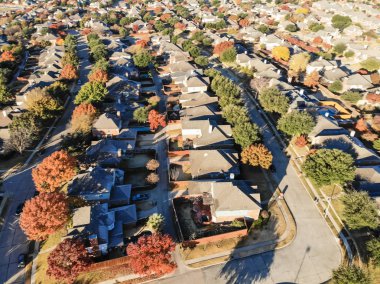 Bulanık görüntü semtte sonbahar sezonu yakınındaki Dallas, Texas, Amerika. Arka plan geliştirme topluluğunun renkli sonbahar yaprakları ile havadan görünümü