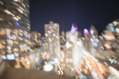 Soyut ufuk Chicago nehir ofis ve konut yüksek katlı bina bulanık. Havadan görünümü kentsel gece ışık bokeh ışıklı silüetini üzerinden