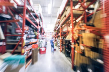 Hareket için değişiklik-in Bahçe aletleri Amerika'da donanım mağazasında alışveriş müşteri bulanık. Budama Araçları, Tırmıklar, ufuk soyut geniş seçim raf raf ekranda itiyor