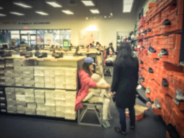 Motion Confundió Cliente Probar Zapatos Deportivos Una Tienda Calzado Texas — Foto de Stock