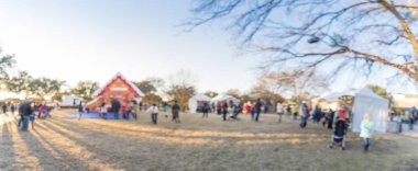 Panorama Gingerbread Jubilee, Noel Kış Festivali genel park yakınlarında yer alan Dallas, Texas, ABD, bulanık. Ufuk tatil eğlence olay mahalle Birliği tarafından sponsor