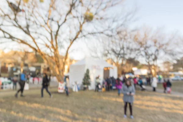 ぼやけている抽象的なジンジャーブレッド ジュビリー ダラス テキサス 米国の住宅地近くの公共公園にクリスマス冬の祭り 町内会が主催する多重ホリデイ エンターテイメント — ストック写真