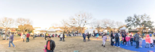 Panorama Niewyraźne Jubileuszu Piernik Świąteczny Festiwal Zimowy Publicznym Parku Pobliżu — Zdjęcie stockowe