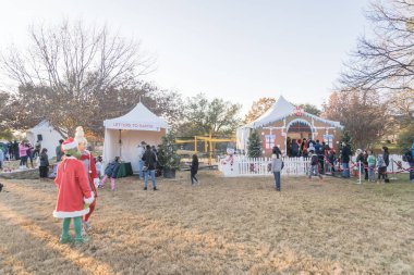 Irving, Tx, ABD-Aralık 9, 2018: Gingerbread Jubilee, Noel Kış Festivali genel park yakınlarında yer alan Dallas, Texas, ABD. Tatil eğlence olay mahalle Birliği tarafından sponsor