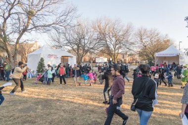 Irving, Tx, ABD-Aralık 9, 2018: Gingerbread Jubilee, Noel Kış Festivali genel park yakınlarında yer alan Dallas, Texas, ABD. Tatil eğlence olay mahalle Birliği tarafından sponsor