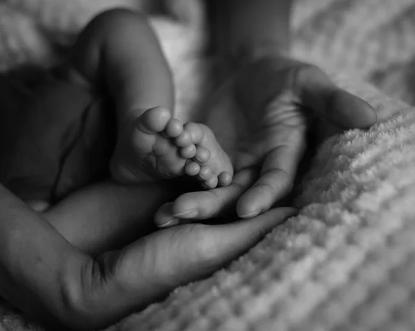 Vintage Tone Close Baby Newborn Feet Her Mother Palms Love — Stock Photo, Image