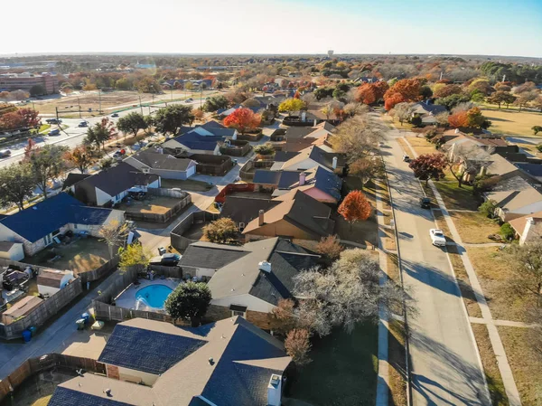 Visión Aérea Barrio Residencial Con Colorido Follaje Otoño Acerca Flower — Foto de Stock