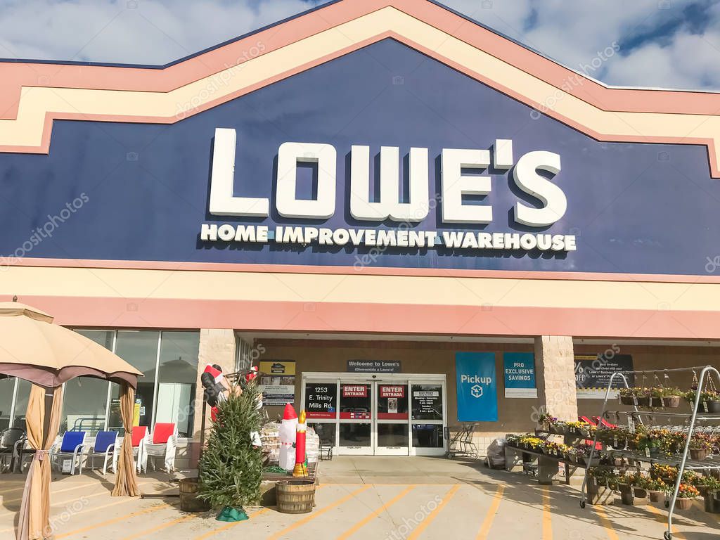 CARROLLTON, TX, US-DEC 9, 2018:Entrance to Lowe's Companies, Inc. retail store chain, an American retail company specializing in home improvement. Headquartered in Mooresville, North Carolina