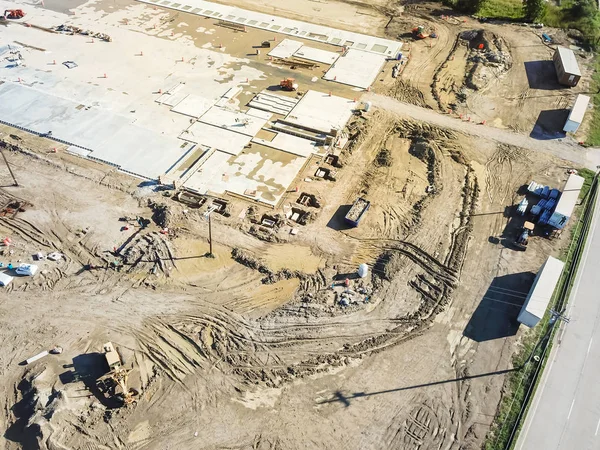 Üstten görünüm inşaat bölgesine yakın karayolu zemine ve Vakfı ile güçlendirmek Carrollton, Texas, ABD beton. Temeller üzerinde çalışma ve takviye ağır makine