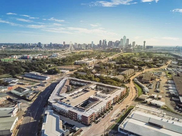 Vista superior Dallas Downtown de Trinity Groves com céu azul nuvem — Fotografia de Stock