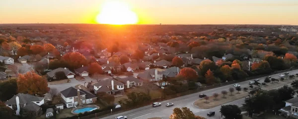 Panorama Havadan Görünümü Semtte Karayolu Trafik Sonbahar Günbatımı Çiçek Höyük — Stok fotoğraf