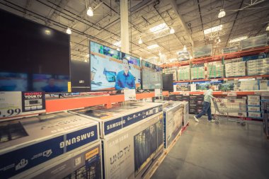 Lewisville, Tx, ABD-Kasım 26, 4 k, Uhd, Led Tv Costco Toptan mağazasında alışveriş 2018:Customer. Amerikan çokuluslu şirketler sadece üyelik ambar kulüpleri zincirinin çalışır