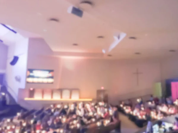照明キャンドル テキサス州 アメリカ合衆国のバプテスト教会で一緒に歌うきよしこの夜のぼやけの抽象的な伝統 — ストック写真