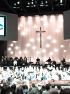 Vintage sesi hareket masal saati çocuklar için kilise sahnede Amerika'da Noel arifesi hizmet sırasında bulanık