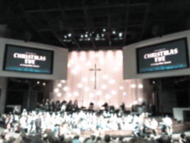 Vintage sesi hareket masal saati çocuklar için kilise sahnede Amerika'da Noel arifesi hizmet sırasında bulanık