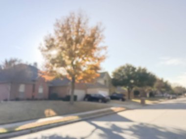 Bulanık soyut ön sundurma giriş müstakil garajda Texas, Amerika sonbahar sezonu ile tek aile evi