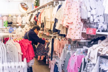 Teksas, Americ Carter bebek giyim mağazasında alışveriş müşteri