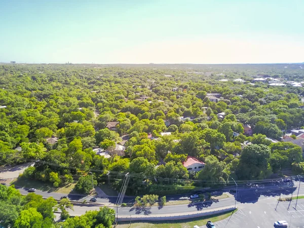 Vista aérea barrio residencial junto al río cerca de Colorado Riv —  Fotos de Stock