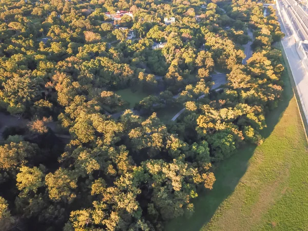 Luftaufnahme Kessler Park Gemeinde in der Nähe der Autobahn 30 Vorort dalla — Stockfoto