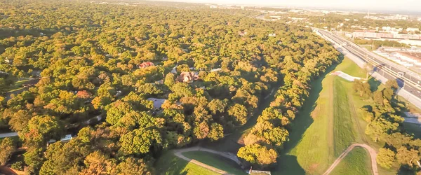 Panoramische Ansicht von oben Kessler Park Community in der Nähe der Innenstadt von Dallas, — Stockfoto