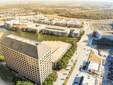 Üstten görünüm waterfront downtown Las Colinas, upscale topluluk yakınındaki