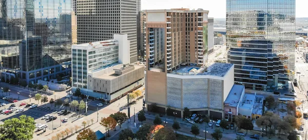 Vue panoramique sur le centre-ville de Dallas avec skylines et le coloré — Photo