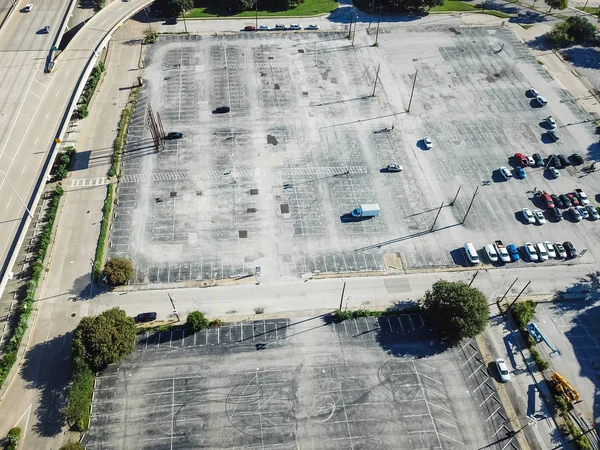 Widok z góry wolnych odkryte parkingów w centrum Dallas — Zdjęcie stockowe