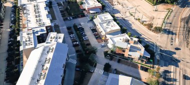 Şehir dışına Dall bina panoramik üstten görünüm yeni büyük kat mülkiyeti