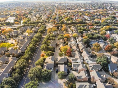 C ile sonbahar mevsiminde görünümü kentsel yayılma varoşlarda Dallas top