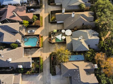 Sonbahar ne yerleşim bölgesinde dron görünümünü düz aşağı hava