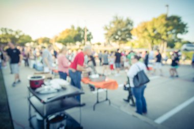 Bulanık arka plan farklı kişi Hıristiyan ch satýr hizmet veren