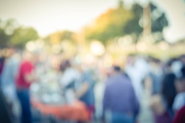 Bulanık arka plan farklı kişi Hıristiyan ch satýr hizmet veren