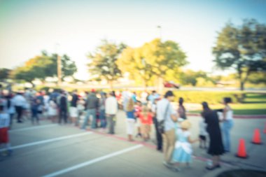 Bulanık arka plan uzun çizgi insan gıda s için açık bekliyor