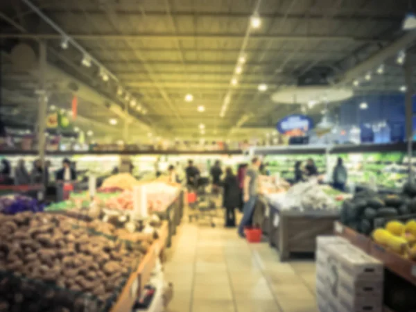 Blurry background wide selection of fresh produces vegetable and fruits at Asian grocery store — Stock Photo, Image