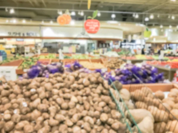 Onscherpe achtergrond brede selectie van vers fruit in Aziatische supermarkt in Usa — Stockfoto