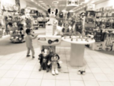 Filtre uygulanmış sesi oyuncak deposunda ABD alışveriş müşteri ile