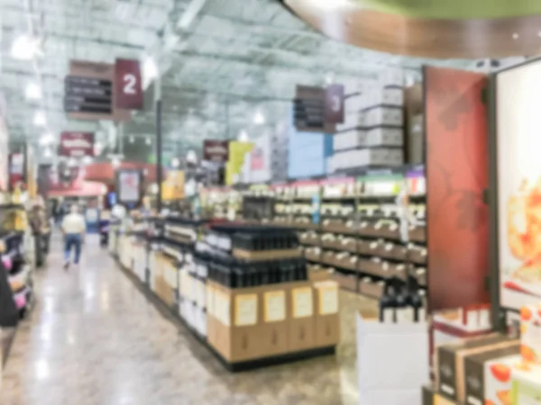 Blurry fondo de compras de los clientes en la cadena de tiendas de licores en EE.UU. —  Fotos de Stock