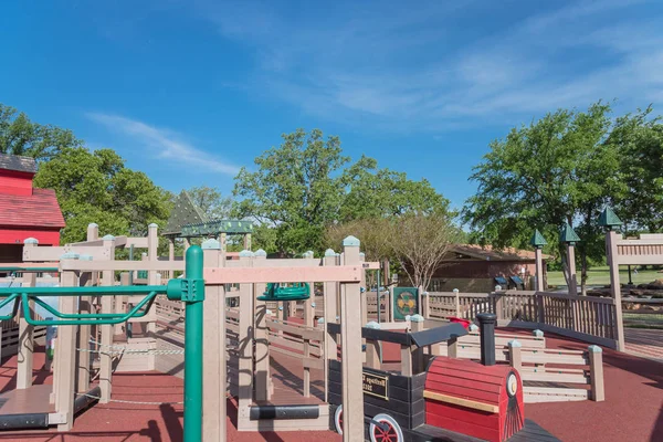 Yumuşak yüzey ile çocuk ahşap oyun rekreasyon alanı