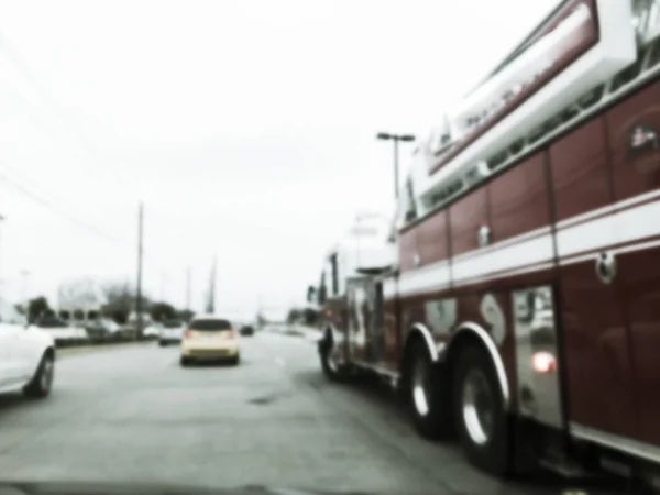 Suddig bakgrunds olycka med brand bil och trafikstockning i Texas, USA — Stockfoto