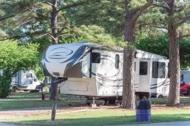 Dallas, Teksas yakınlarındaki eğlence araçları Rv ve kamp parkı