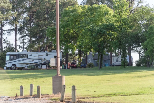 Recreational vehicles RV and camper park near Dallas, Texas — Stock Photo, Image