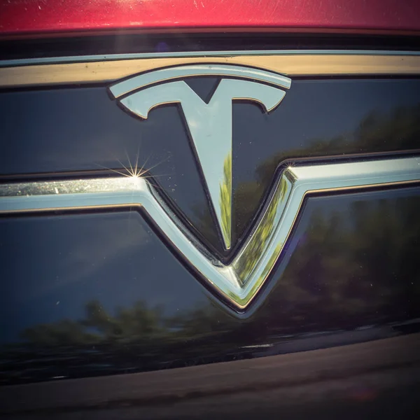 Red car hood cover with Tesla logo close-up — Stock Photo, Image